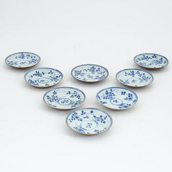 A group of eight blue and white and capuciner glazed dishes, Qing dynasty, Kangxi (1662-1722). "The Ca Mau Shipwreck".