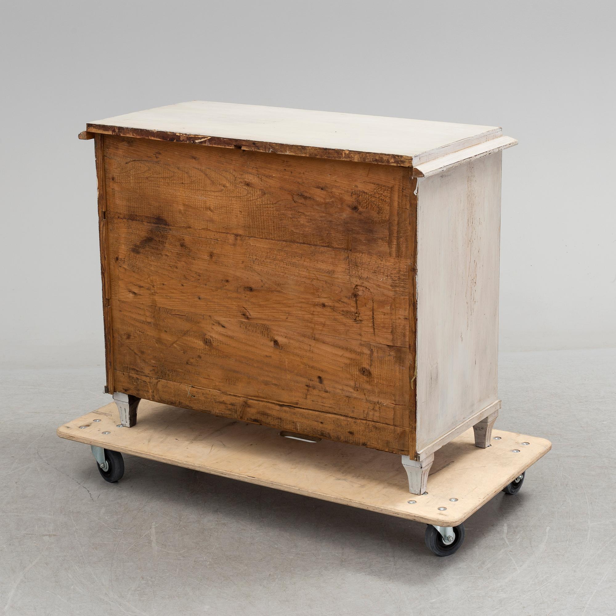 A mid 19th century chest of drawers.