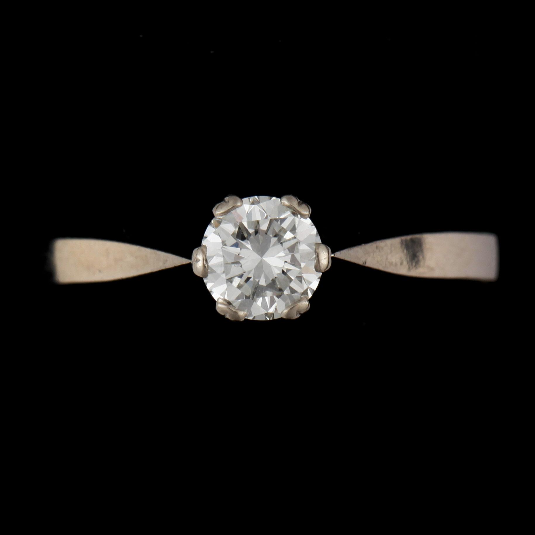 RING, 18k vitguld, briljantslipad diamant 0.50 ct, enl inskription, 1988. Total vikt ca 3 g.