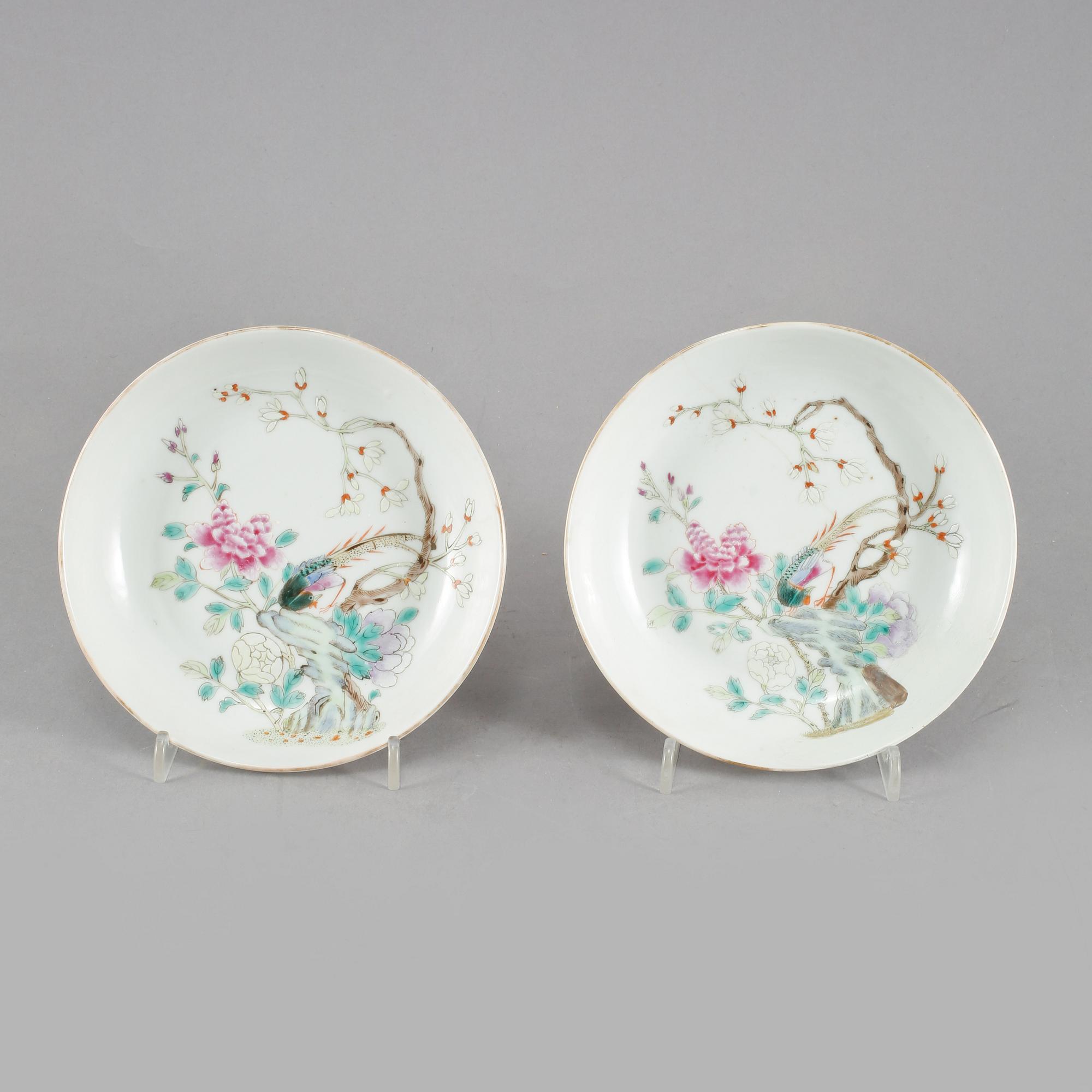 SKÅLFAT, ett par, porslin, Kina, 1800-/1900-tal.