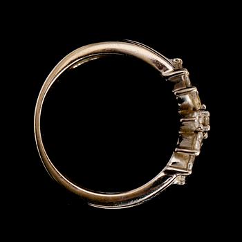 RING, 18 k vitguld, diamanter 0.62 ct enl gravyr. Total vikt ca 5 g.