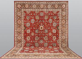 A Tabriz carpet signed Amirkhiz, ca 485 x 343 cm.