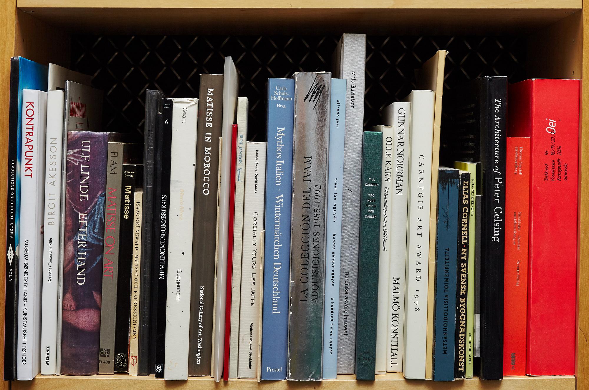 Björn Springfeldt's art library.
