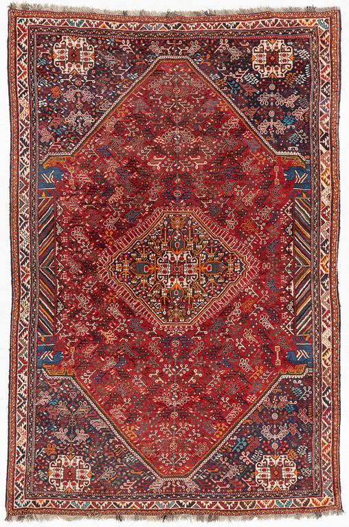 A carpet, Shiraz, ca 318 x 205 cm.