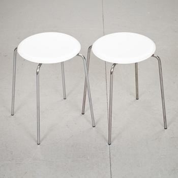 PALLAR, 2 st. Arne Jacobsen för Fritz Hansen.
