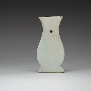 VÄGGVAS, porslin, Qingdynastin, 1800-tal.