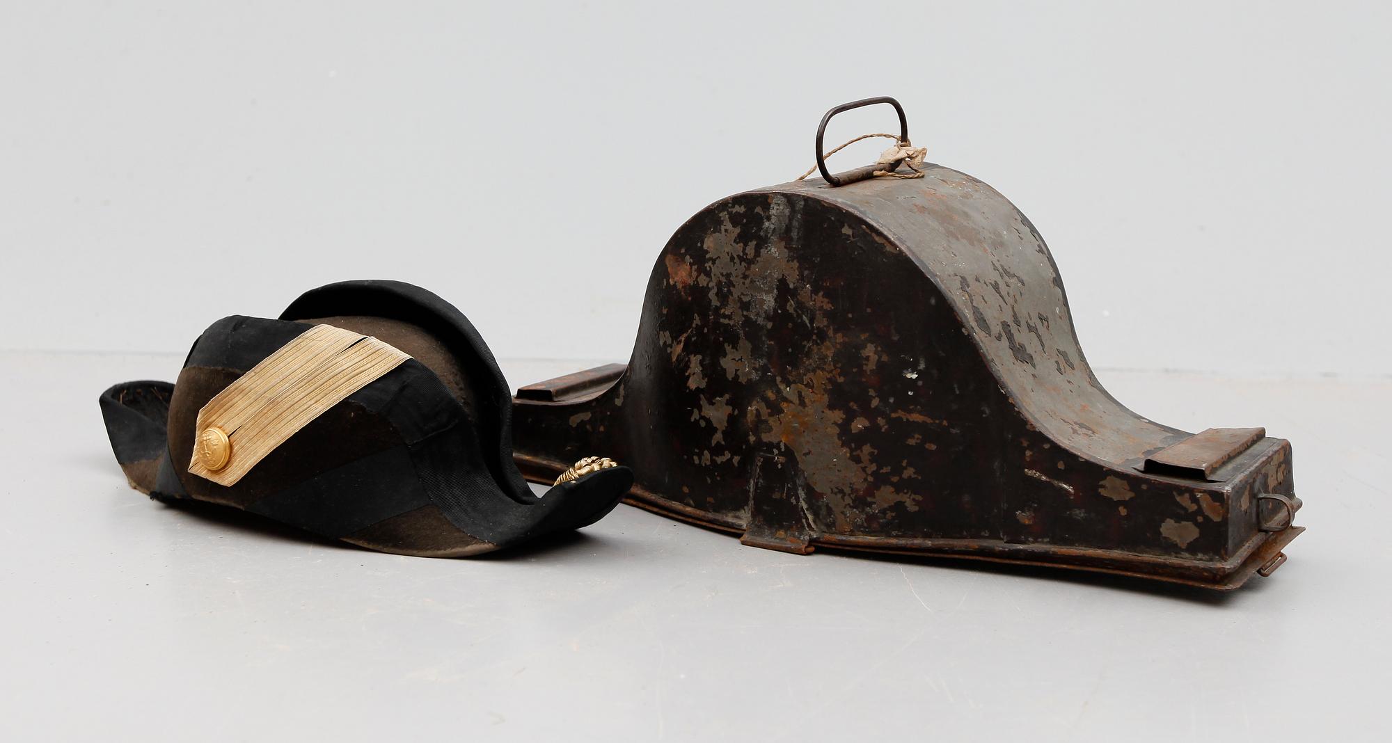 UNIFORMSHATT MED FODRAL, sent 1800-tal.