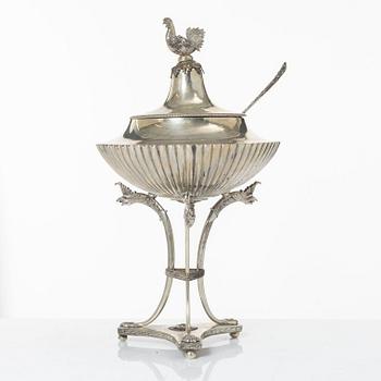 A Swedish sugar bowl with cover, marks of Adolf Zethelius, Stockholm 1813.