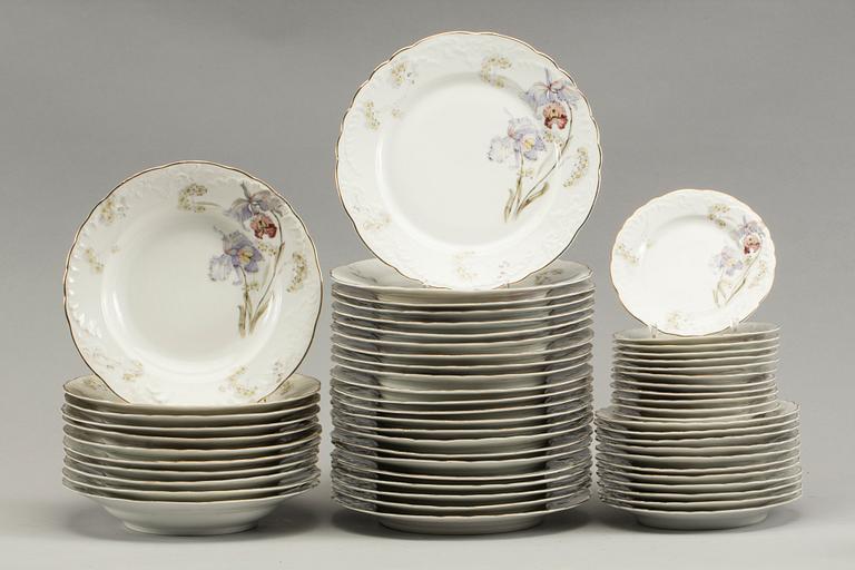 MATSERVIS, 74 delar, porslin, omkring 1900.