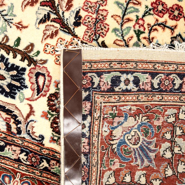 Oriental rug, old, approx. 283x210 cm.