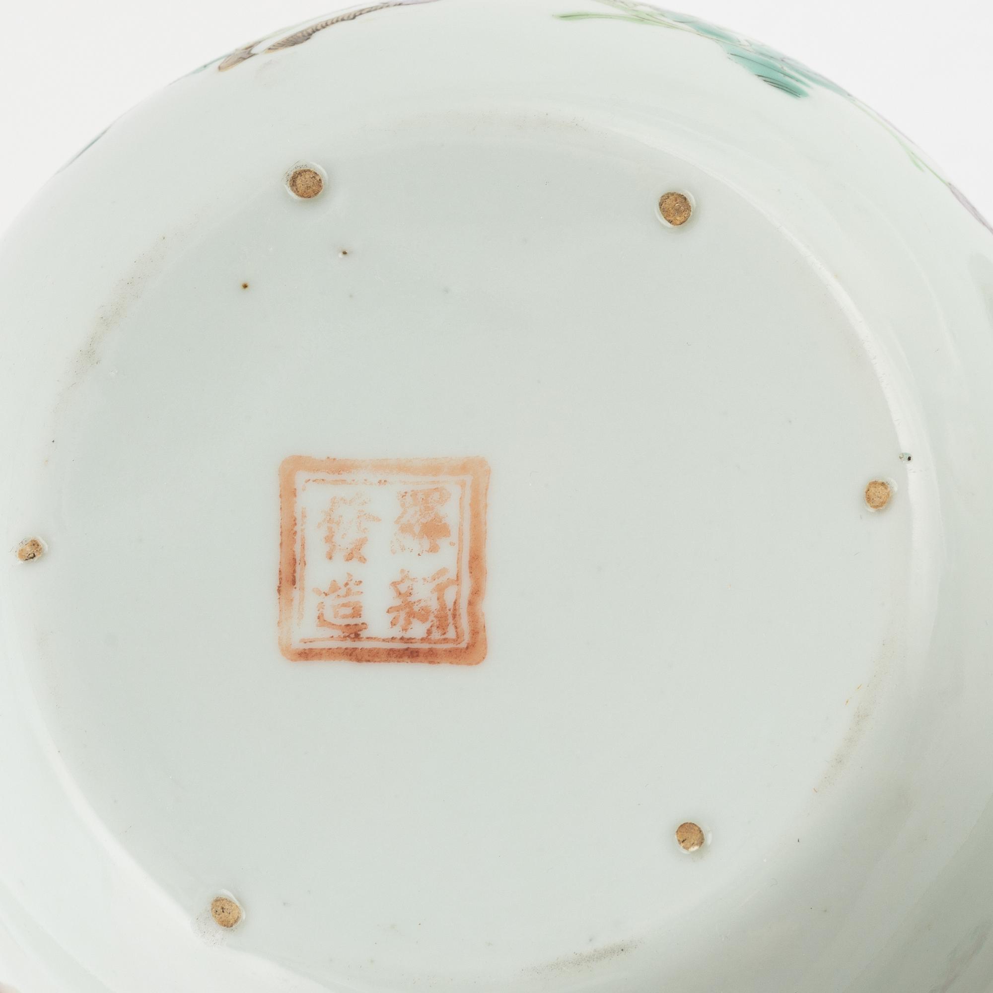 A set of four famille rose boxes with covers and a bowl, late Qing dynasty.
