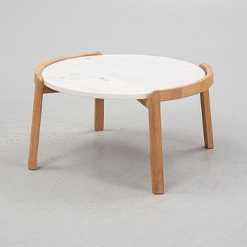 A "Bolia Mix" coffee table bu STudio Gud for Bolia, Danmark.