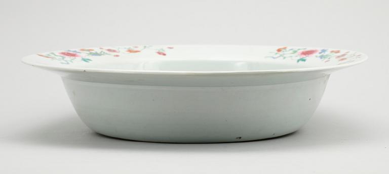 SKÅLFAT, porslin, Kina, famille rose, Qianlong (1736-1795).