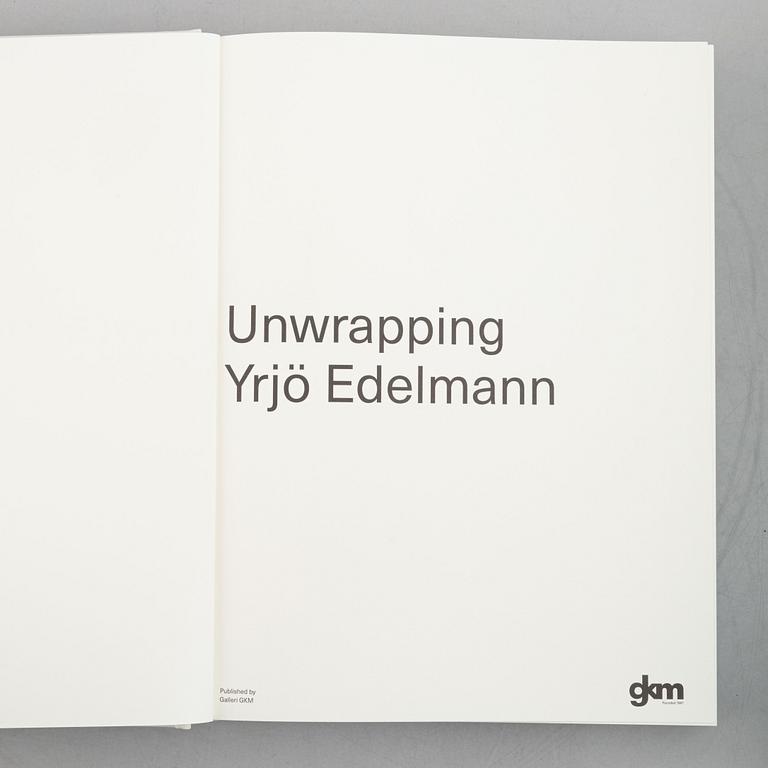 Yrjö Edelmann,  Bok. "Unwrapping Yrjö Edelmann". Lyxutgåvan i 200 ex med en färglitografi.