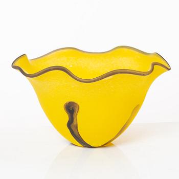 Ulrica Hydman-Vallien, a glass bowl, Kosta Boda.