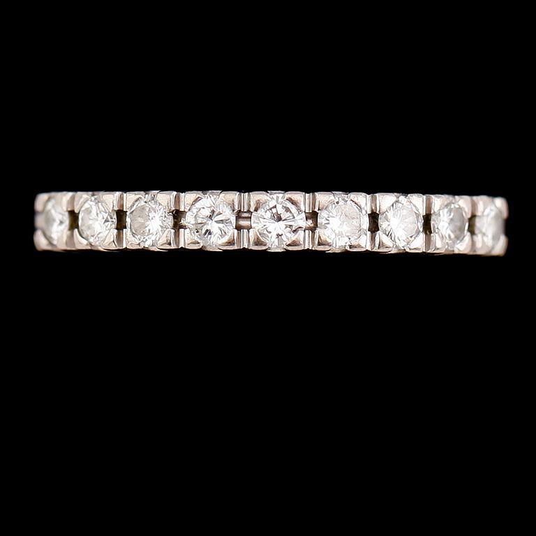 RING, 18 k vitguld, briljantslipade diamanter. Tot vikt ca 4.0 g.
