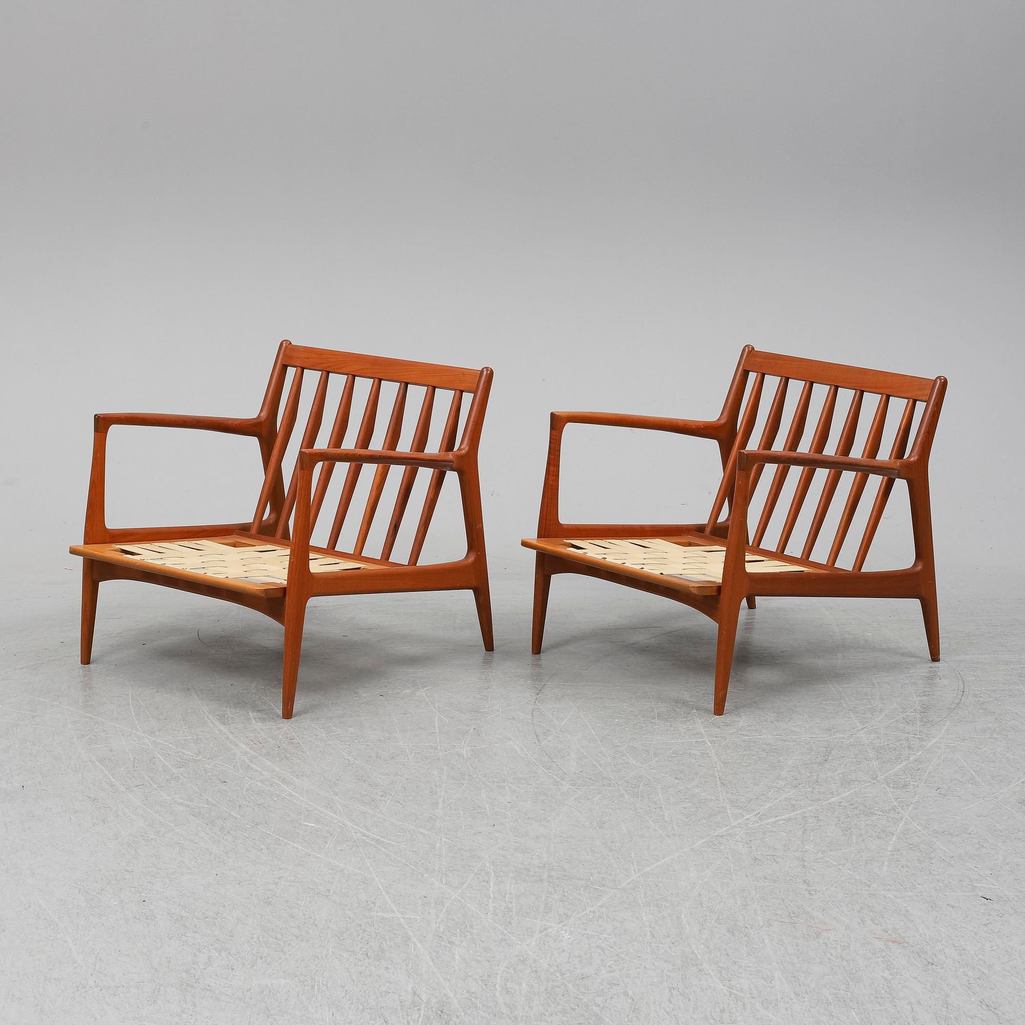 A pair of late 20th Century easy chairs.