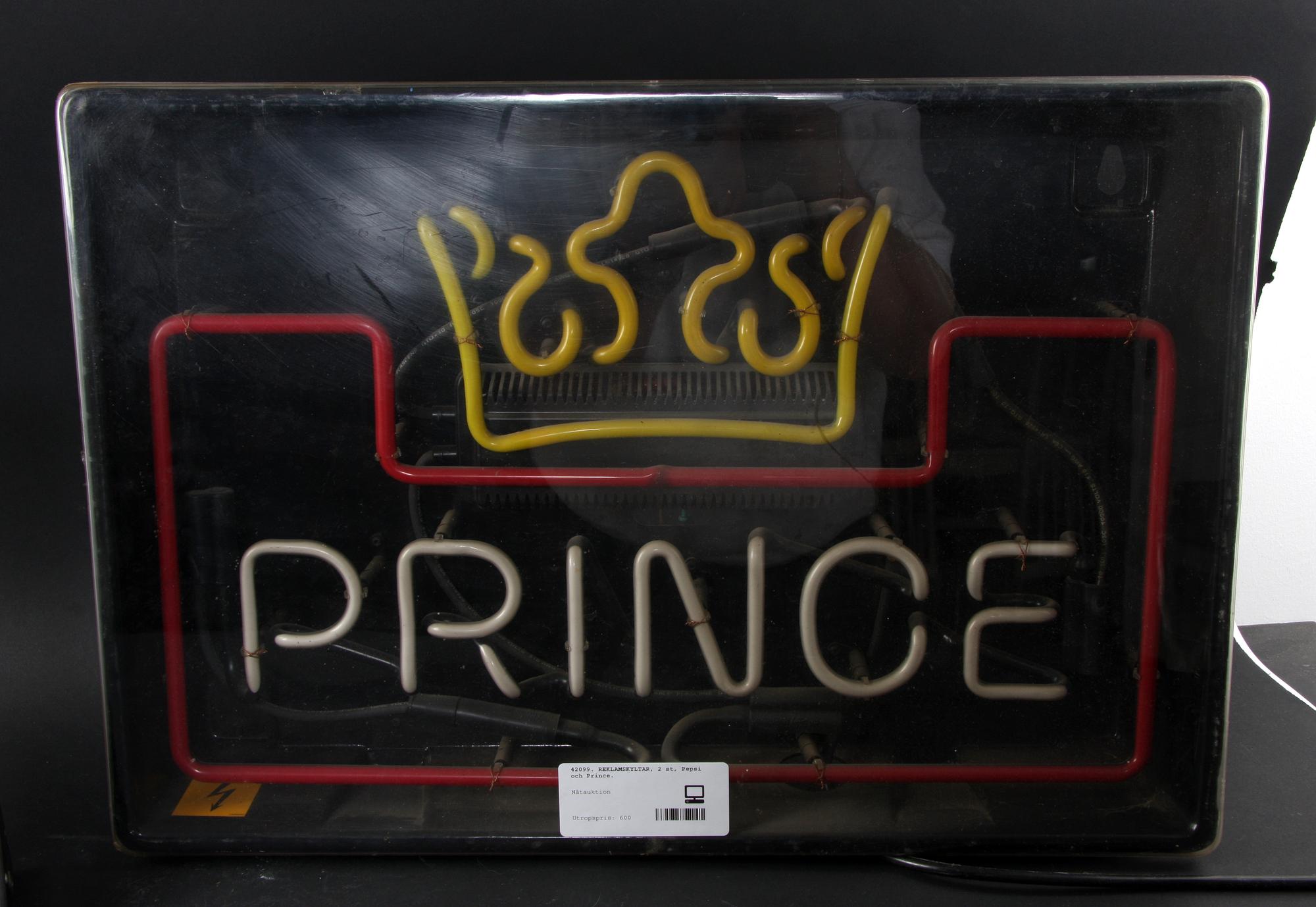REKLAMSKYLTAR, 2 st, Pepsi och Prince.