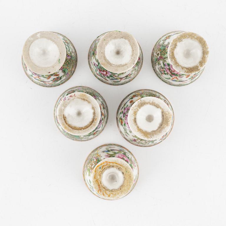 Servisdelar, 14 stycken, porslin. Kanton, Kina, Qingdynastin, 1800-tal.