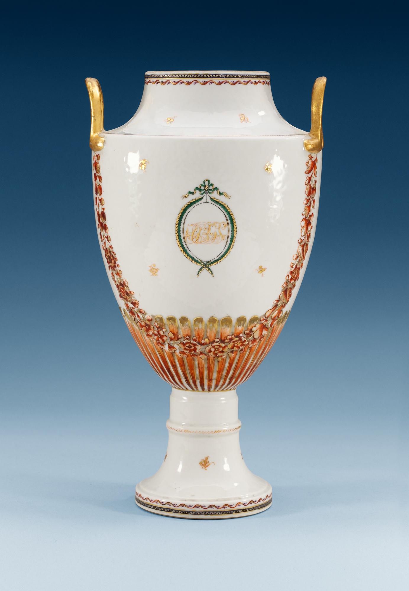 VAS, porslin. Qing dynastin, Jiaqing (1796-1820).