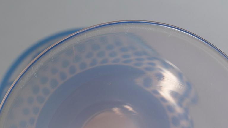 A Gunnar Cyrén glass cup, Orrefors.
