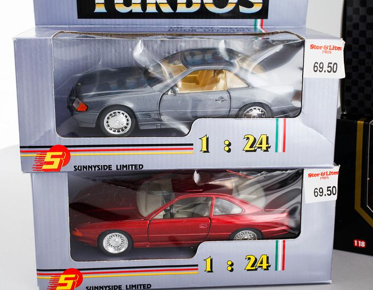 LEKSAKSBILAR, 7 delar, bl.a Kyosho radiostyrd Ferrari, 1900-talets andra hälft.