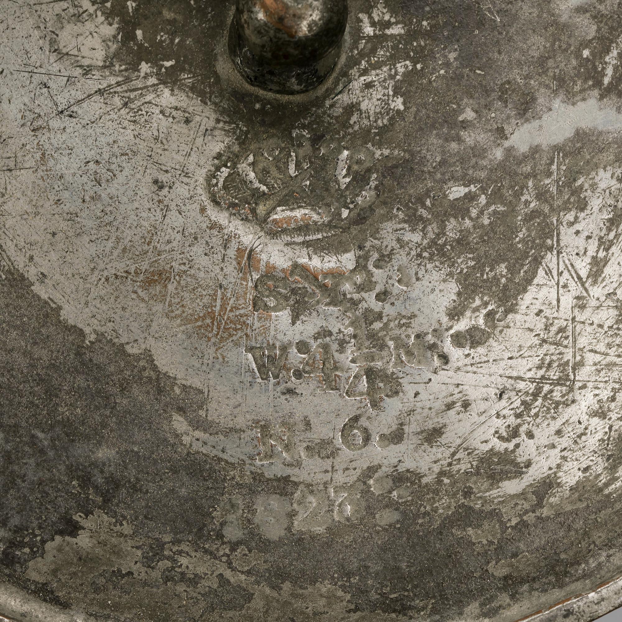 PARTI KÖKSREDSKAP, 2 delar, koppar och tenn, daterade 1808 respektive 1823.