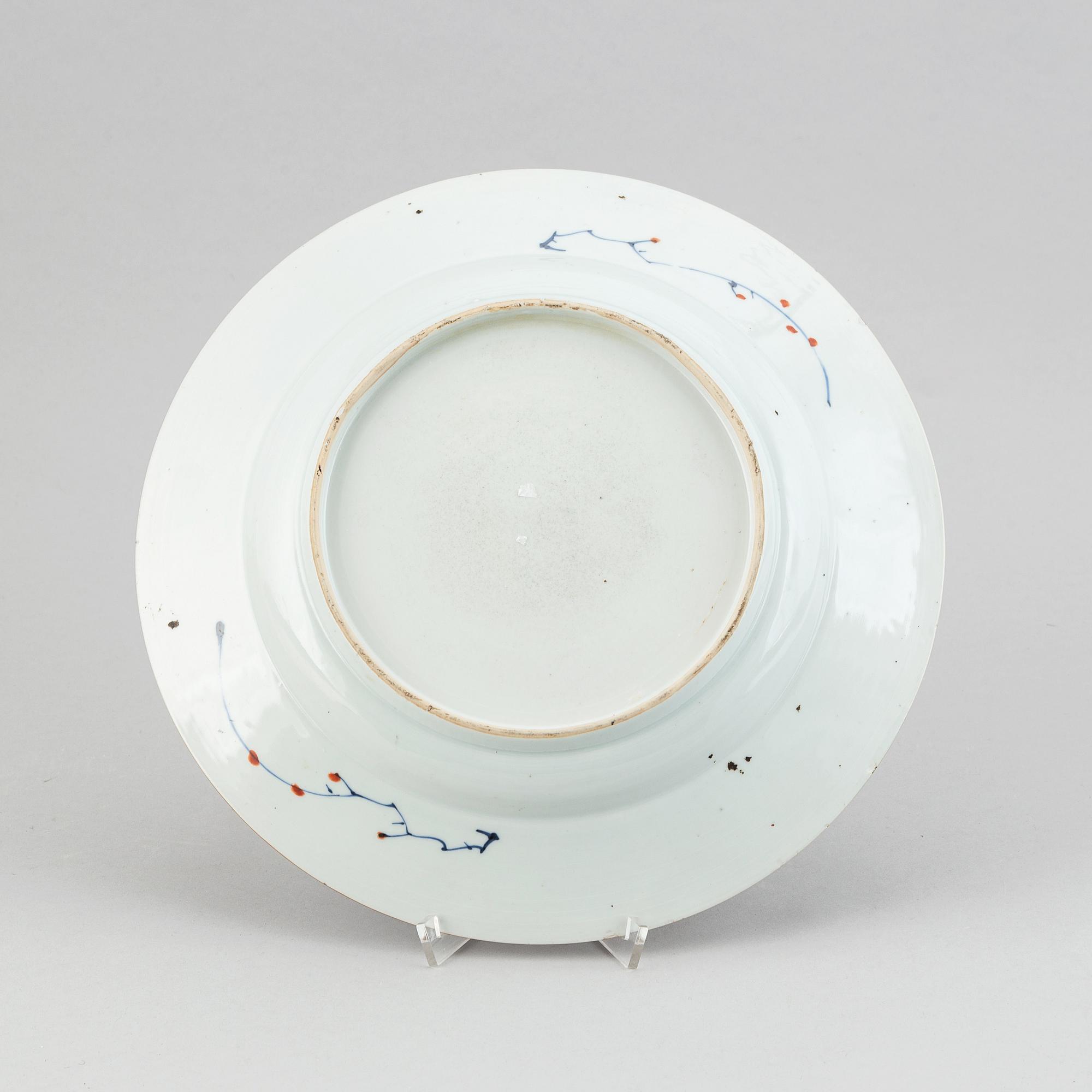 An imari serving dish, Qing dynasty, Kangxi (1662-1722).