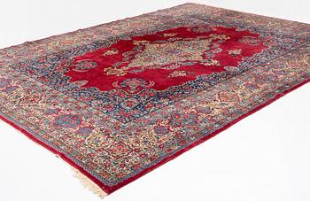 A semi-antique Kerman carpet, ca 431 x 312,5 cm.