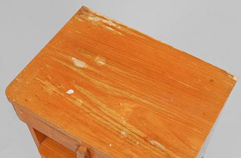 SÄNGBORD, ett par, 1900-talets andra kvartal.