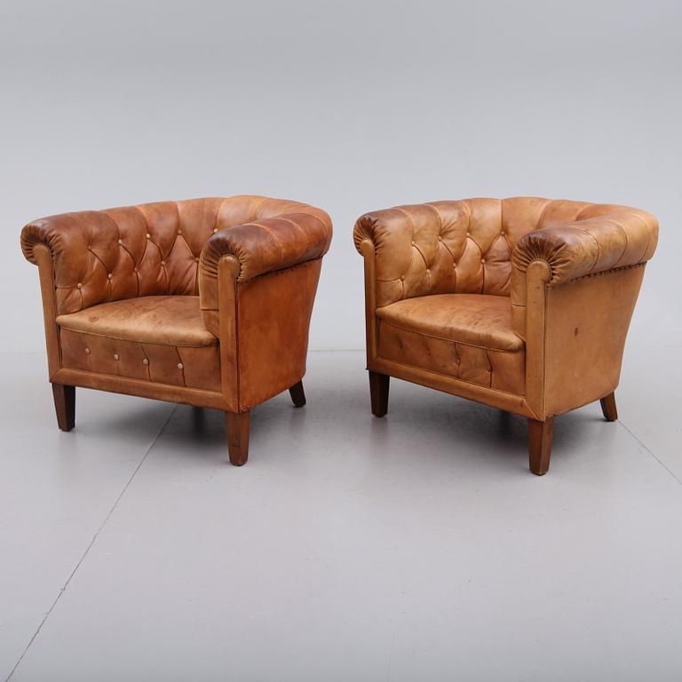 FÅTÖLJER, 1 par, Chesterfield, 1900-talets första hälft.