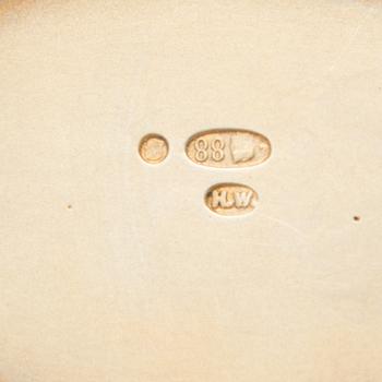 NEULAVATI, valkoiseksi emaloitu hopeaa, Henrik Wigström, Pietari 1890-luku.