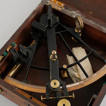 A brass SEXTANT, partly painted, with its box, from England somewhere in the 19th century.