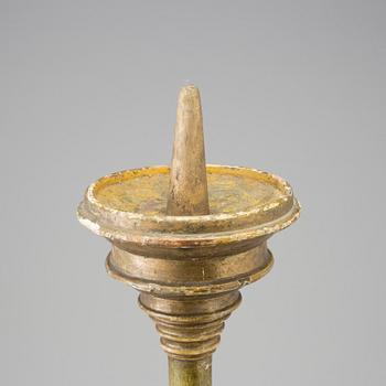 A WOODEN CANDLESTICK, 17th/18th century.