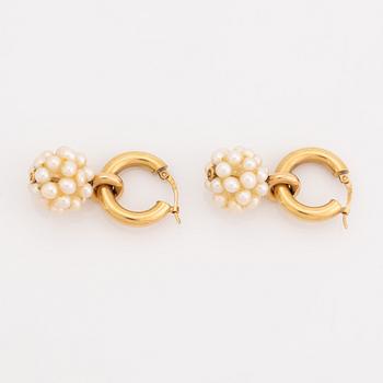Pearl and gold earrings.