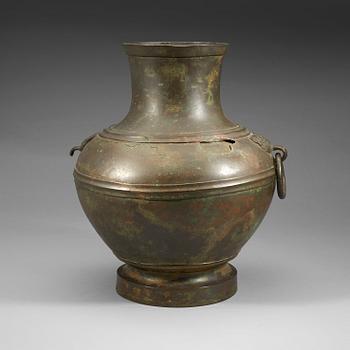 A large bronze vase, Ming dynasty or older.