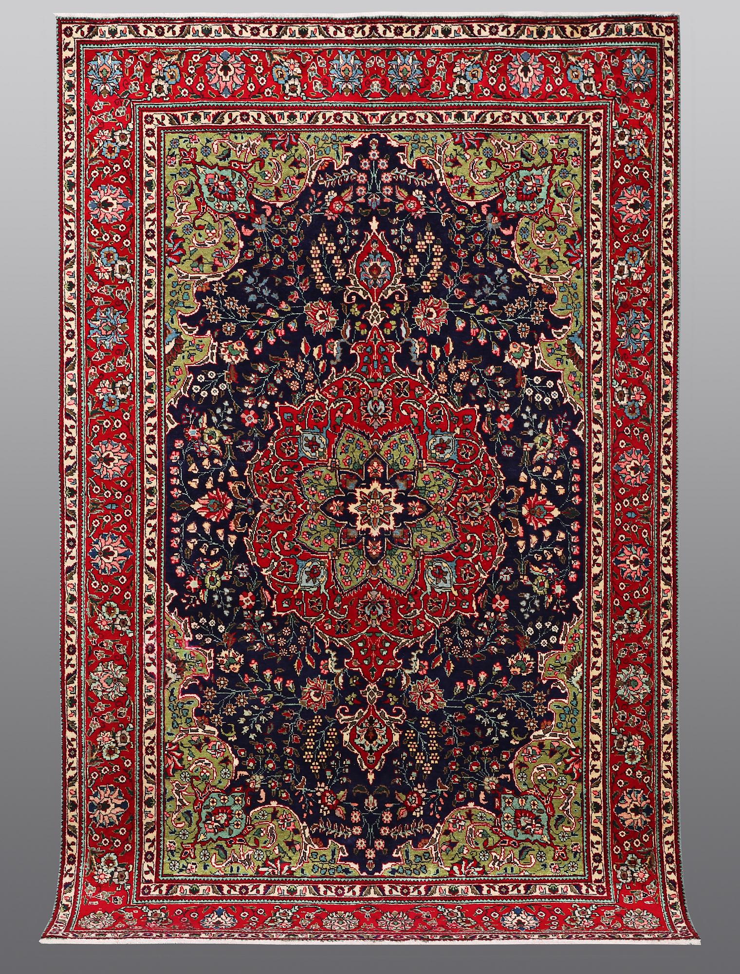A carpet, Tabriz, ca 310 x 200 cm.
