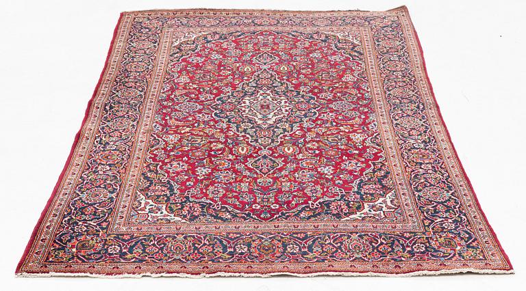 A rug, semi-antique/old, Kashan, ca 213 x 130 cm.