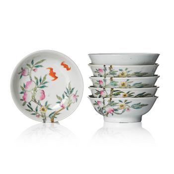 1135. A set of six (5+1) small Chinese 'peaches' dishes, late Qing dynasty/Republic.