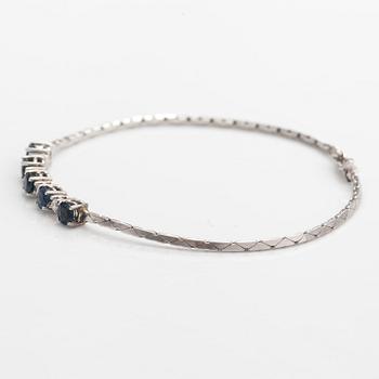 Armband, 14K vitguld, safirer, diamanter ca. 0.20 ct tot enl gravyr.