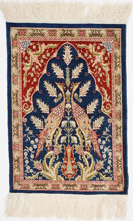 Matto, silk Hereke, ca 58 x 40 cm.