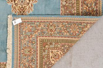 MATTA, old, Kirman, signerad, ca 295 X 182,5 cm.