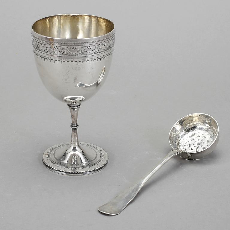 POKAL OCH STRÖSKED, silver, bland annat Carl Berg, Norrköping, 1777. Total vikt ca 261g.