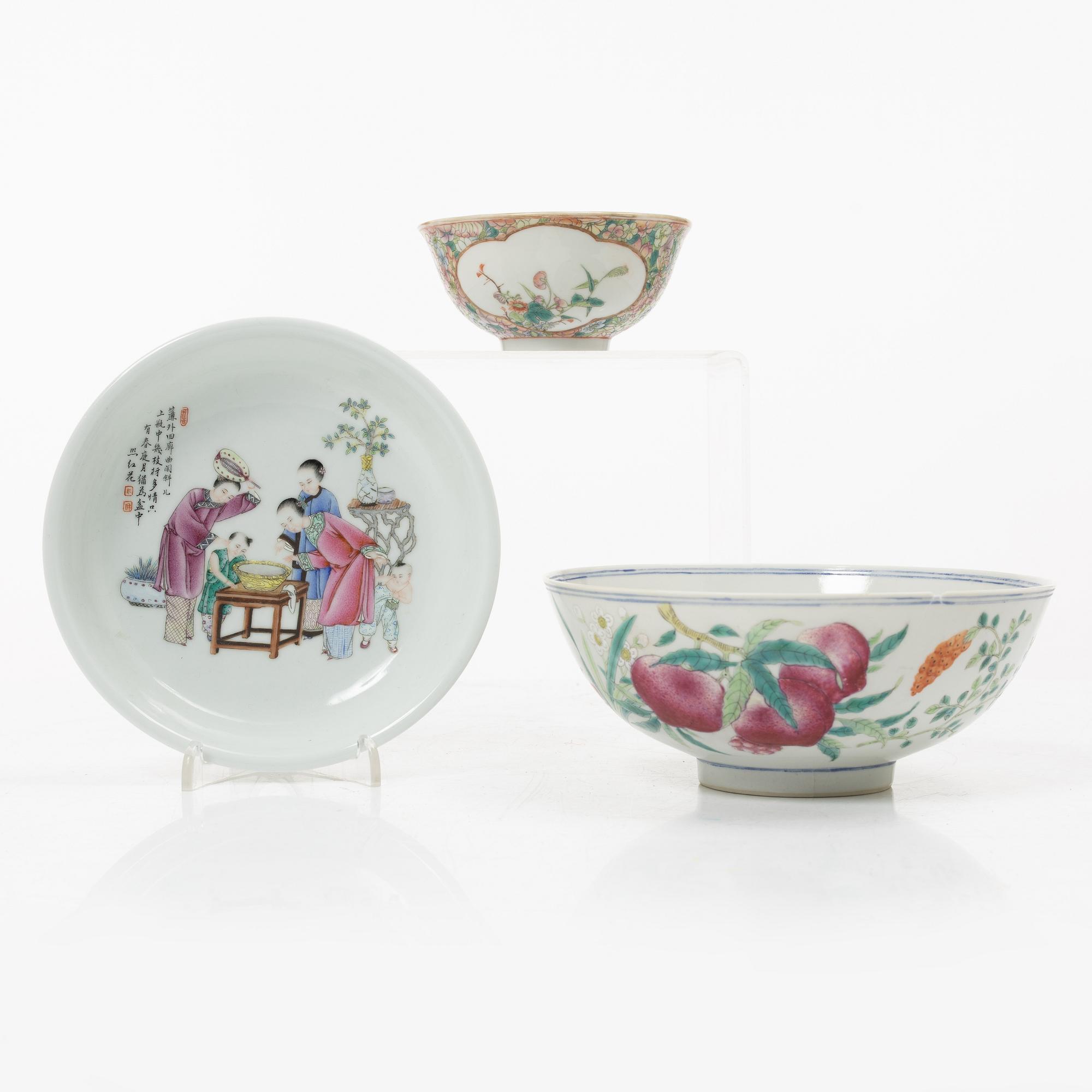 Skålar, två stycken samt skålfat, porslin, Kina, 1900-tal.