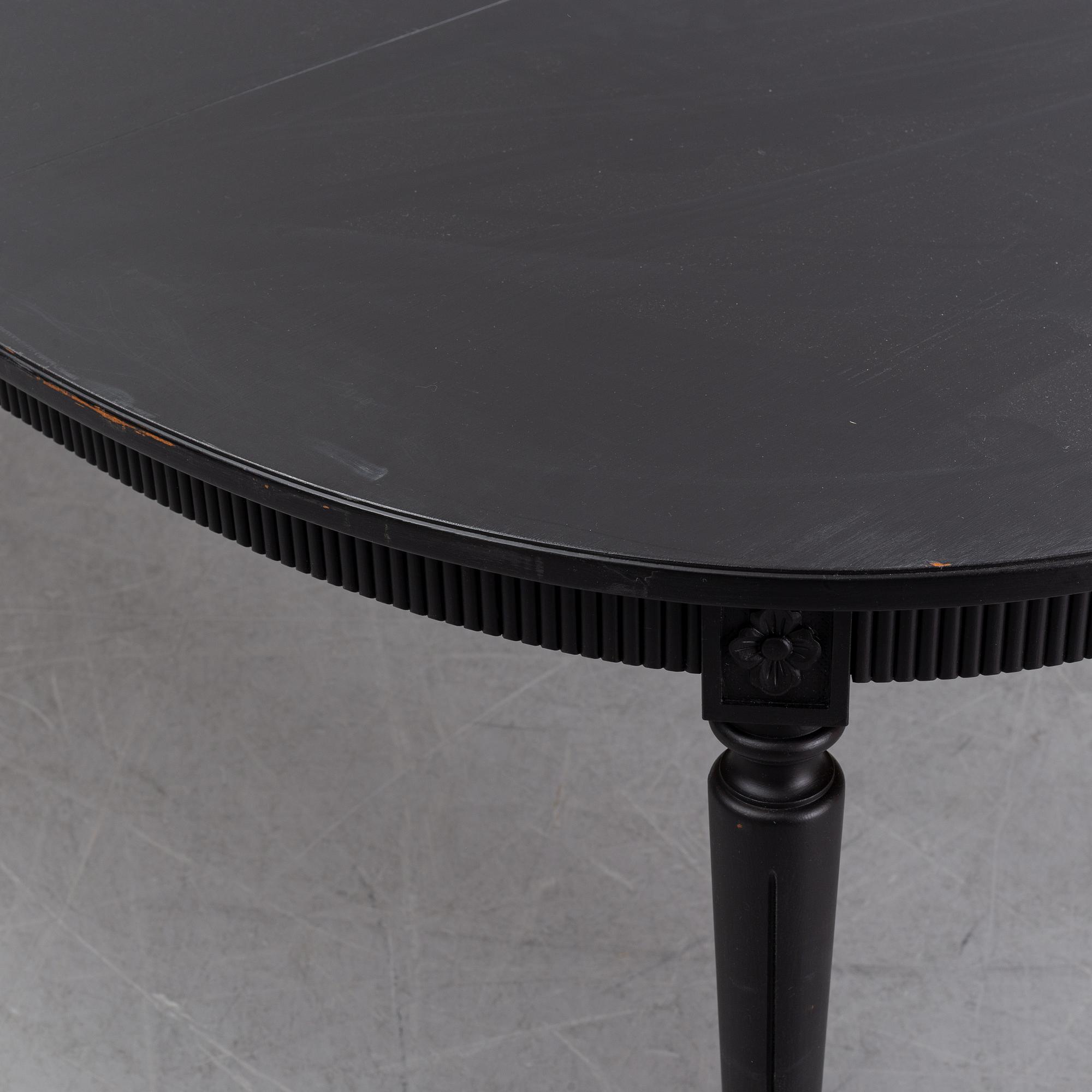 A painted Gustavian style dining table, second half of the 20th Century.