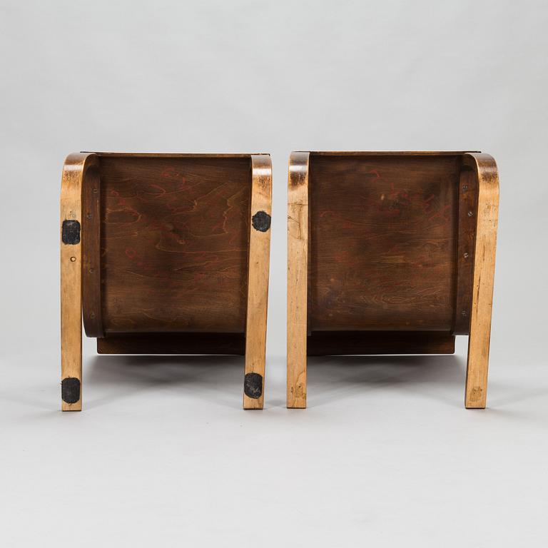 Alvar Aalto, Two 1930's '22' chairs for  O.Y. Huonekalu-ja Rakennustyötehdas A.B.