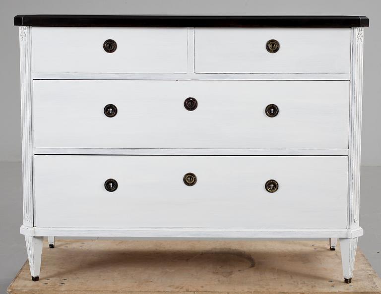 BYRÅ, sengustaviansk stil, 1900-talets första hälft.