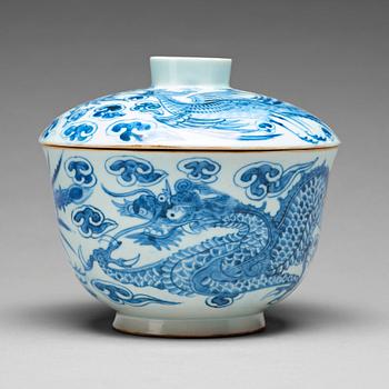 730. A blue and white bowl with a cover, Korea, Choson, 19th Century.