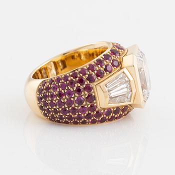 Ring med en smaragdslipad diamant 6.25 ct.