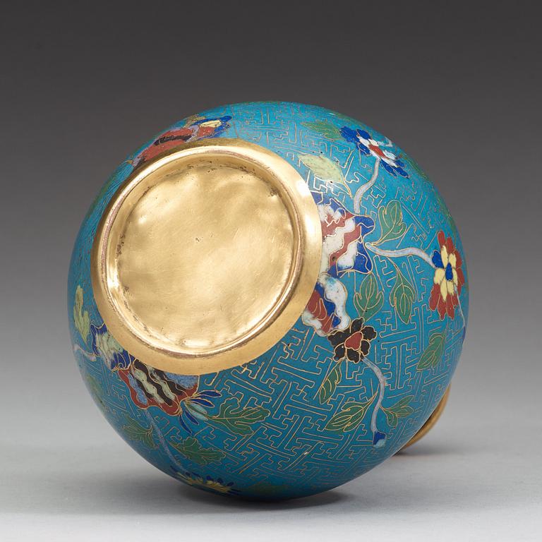 VAS, cloisonné. Qingdynastin, 1800-tal.